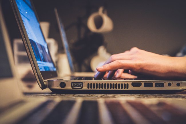 5 Tips To Build Connections With Your Students Online